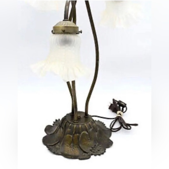 Vintage Grandlite Lily Pad Lamp w/Metal Flower
Glass Shade Goose Neck - Picture 1 of 4